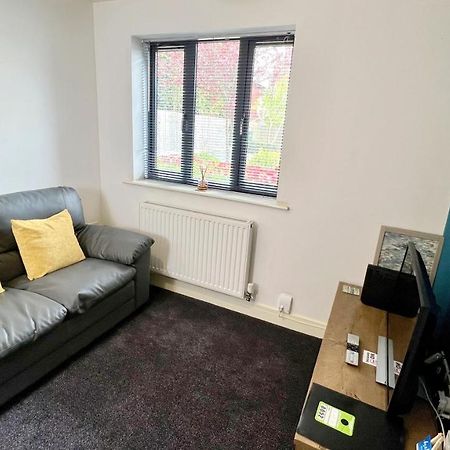 Cross Court, Stafford By Bell Apartments エクステリア 写真