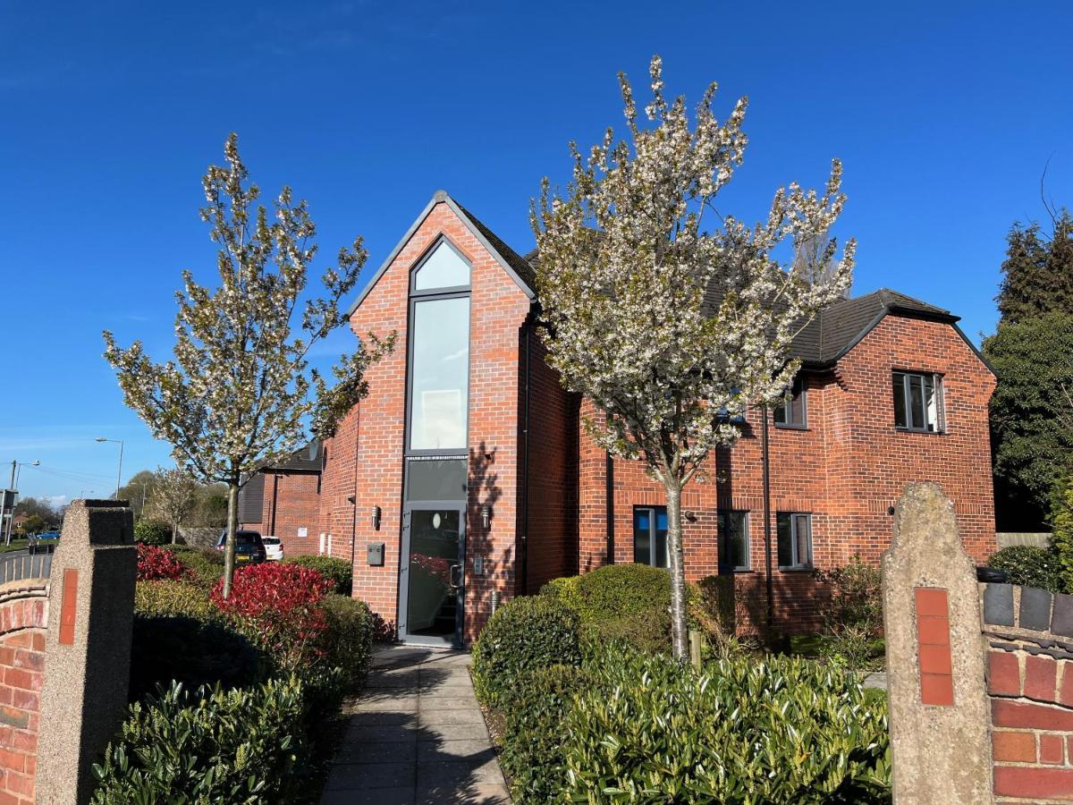 Cross Court, Stafford By Bell Apartments エクステリア 写真