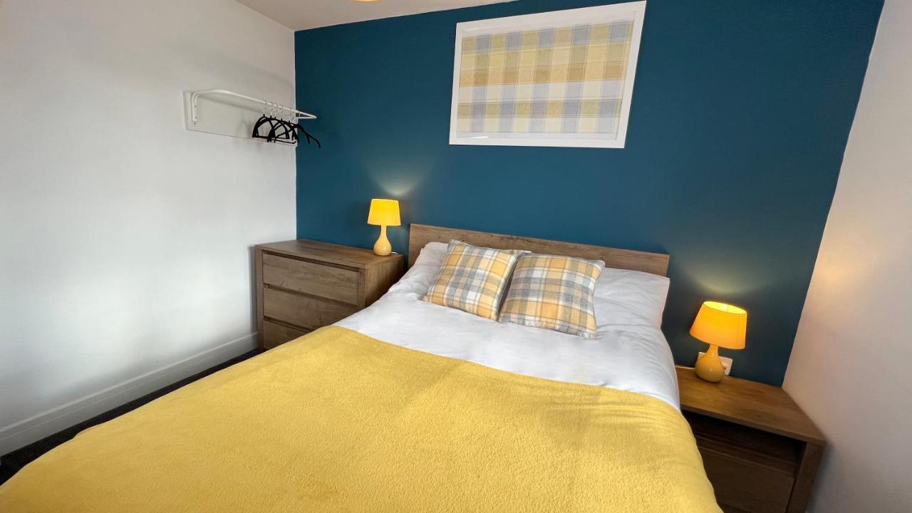 Cross Court, Stafford By Bell Apartments エクステリア 写真