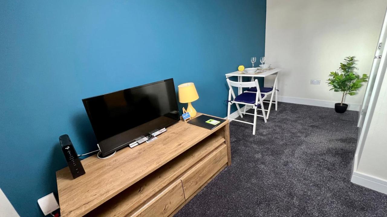 Cross Court, Stafford By Bell Apartments エクステリア 写真