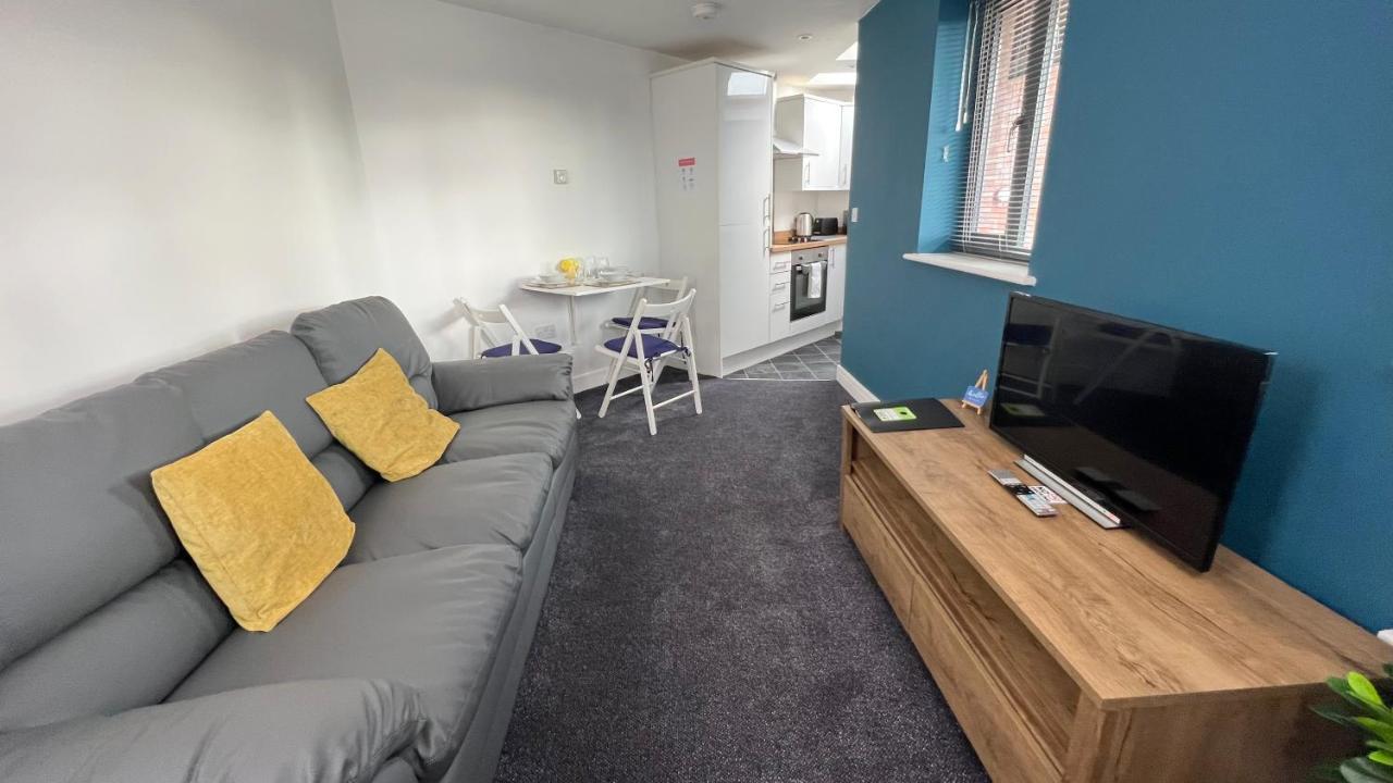Cross Court, Stafford By Bell Apartments エクステリア 写真