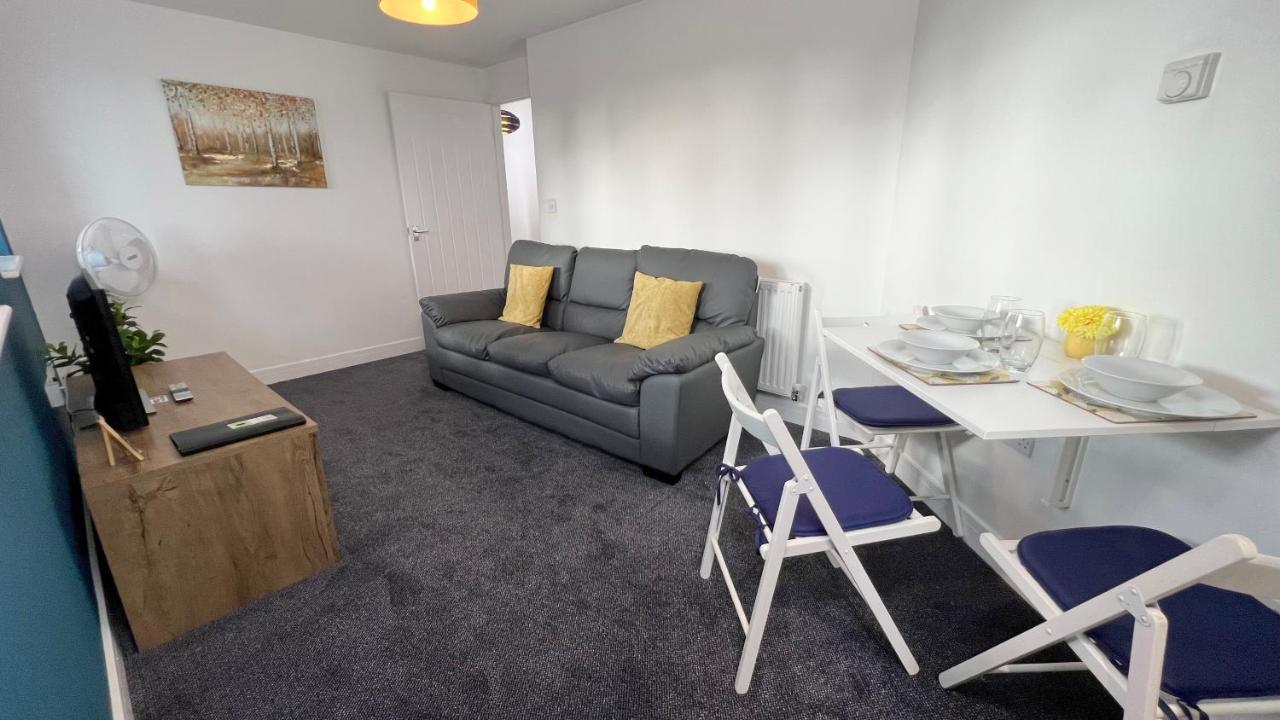 Cross Court, Stafford By Bell Apartments エクステリア 写真