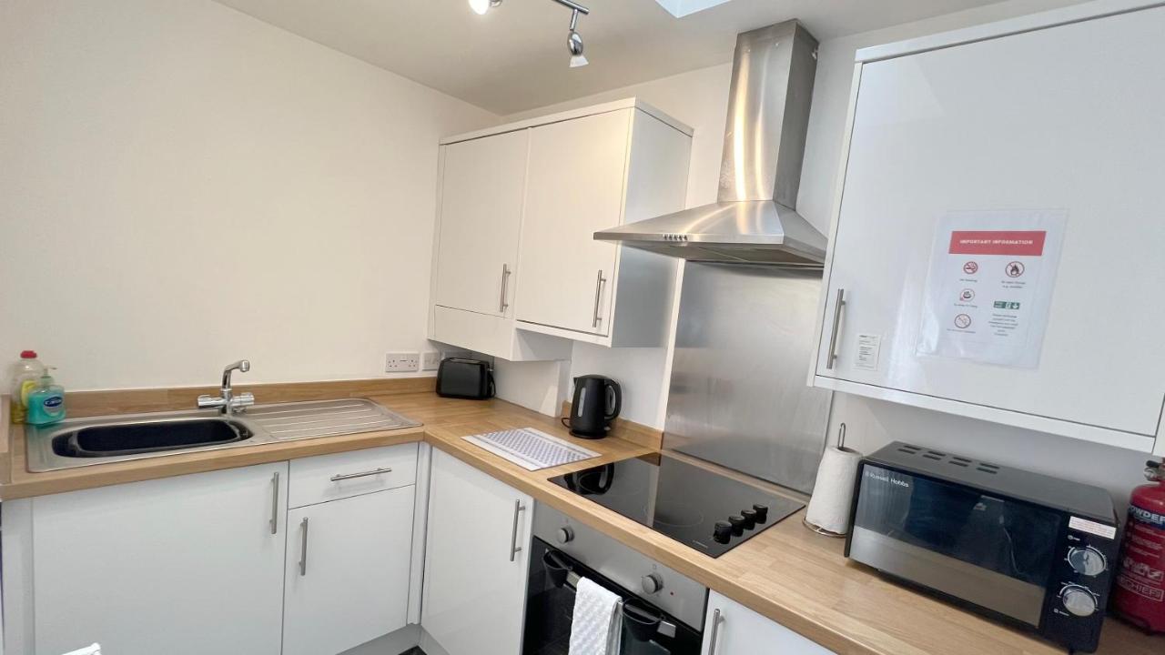 Cross Court, Stafford By Bell Apartments エクステリア 写真