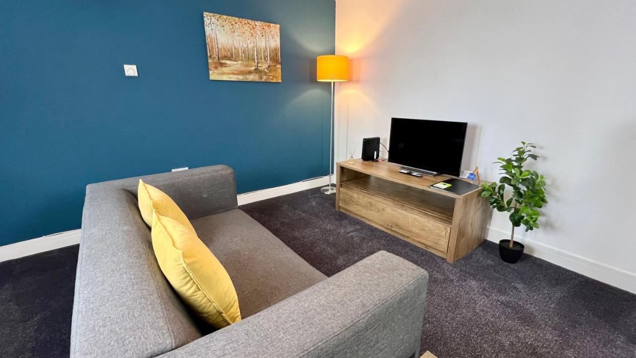 Cross Court, Stafford By Bell Apartments エクステリア 写真