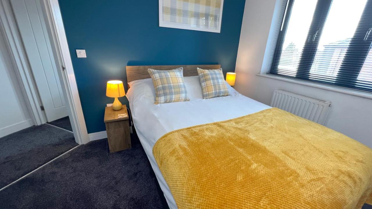 Cross Court, Stafford By Bell Apartments エクステリア 写真