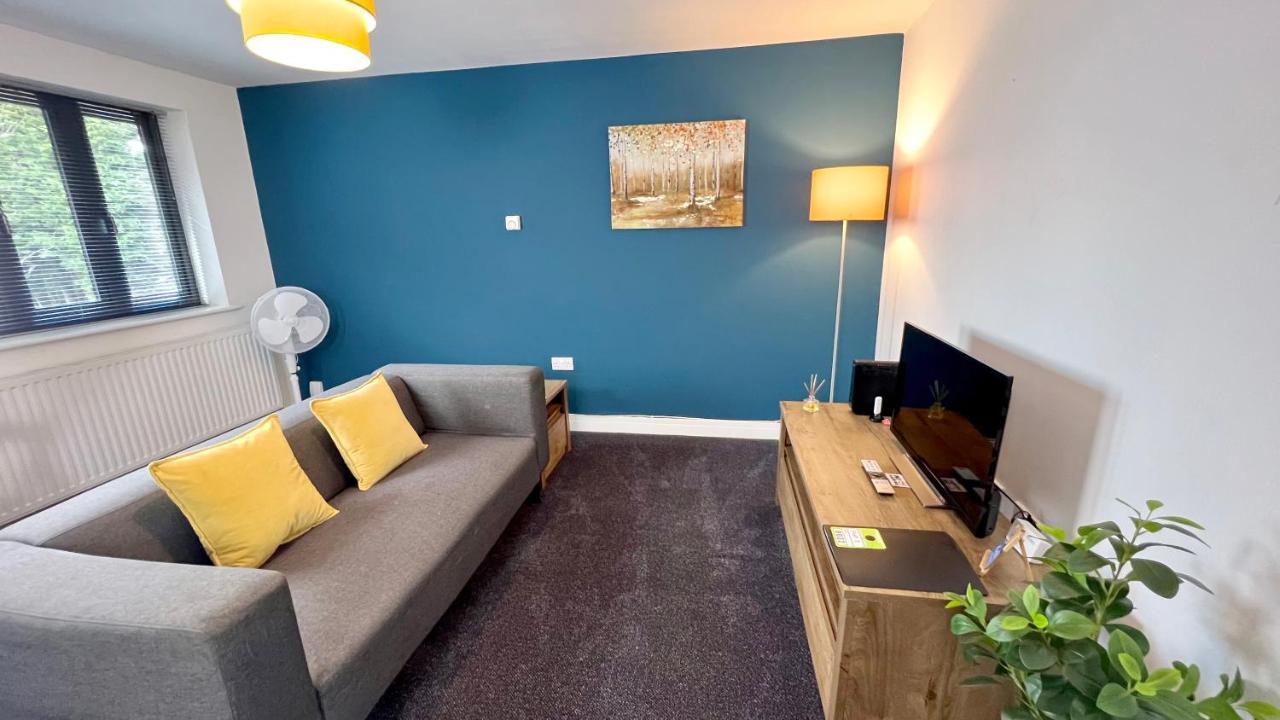 Cross Court, Stafford By Bell Apartments エクステリア 写真