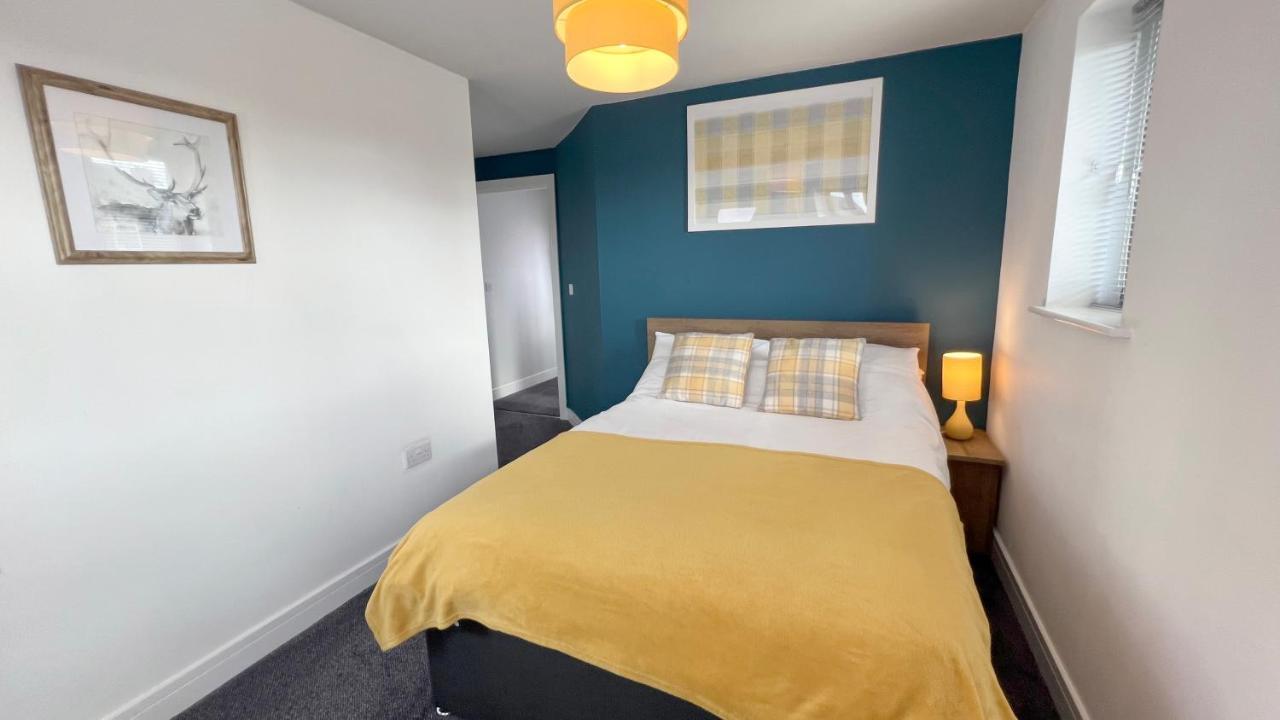 Cross Court, Stafford By Bell Apartments エクステリア 写真