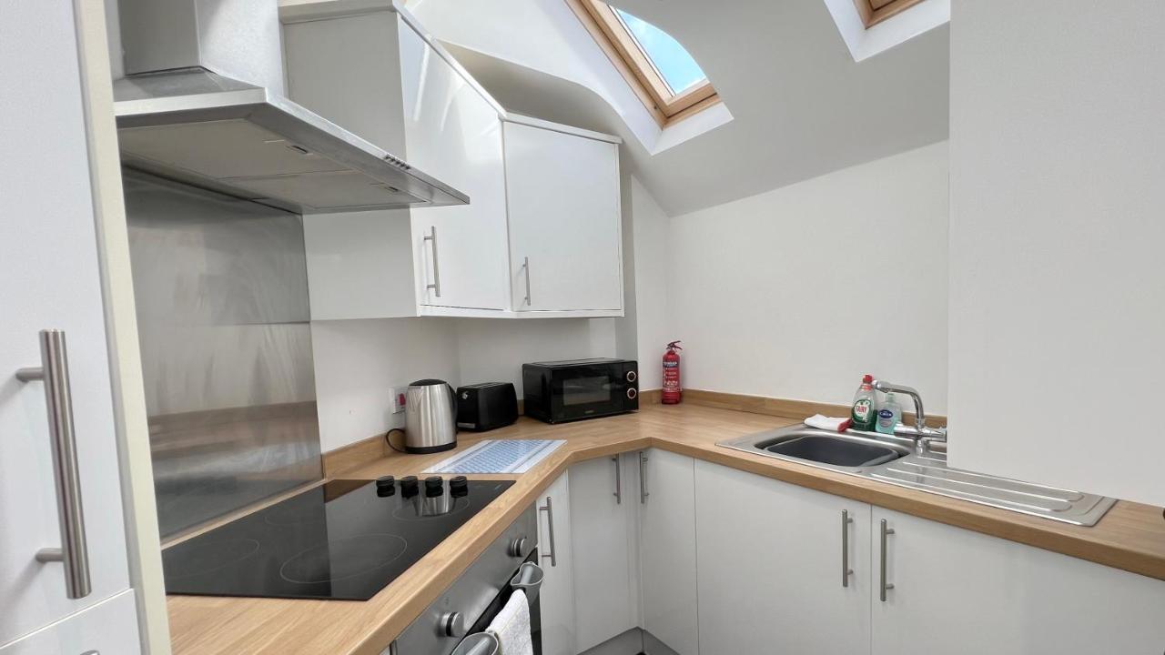 Cross Court, Stafford By Bell Apartments エクステリア 写真