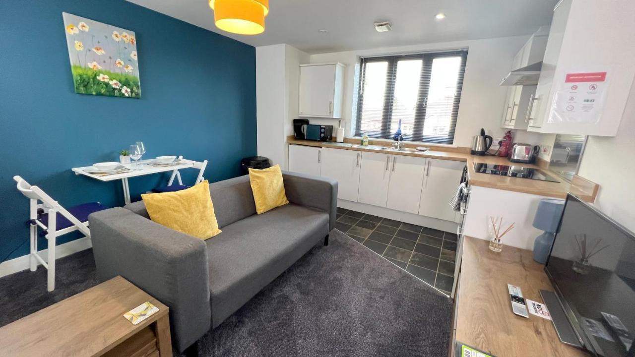 Cross Court, Stafford By Bell Apartments エクステリア 写真