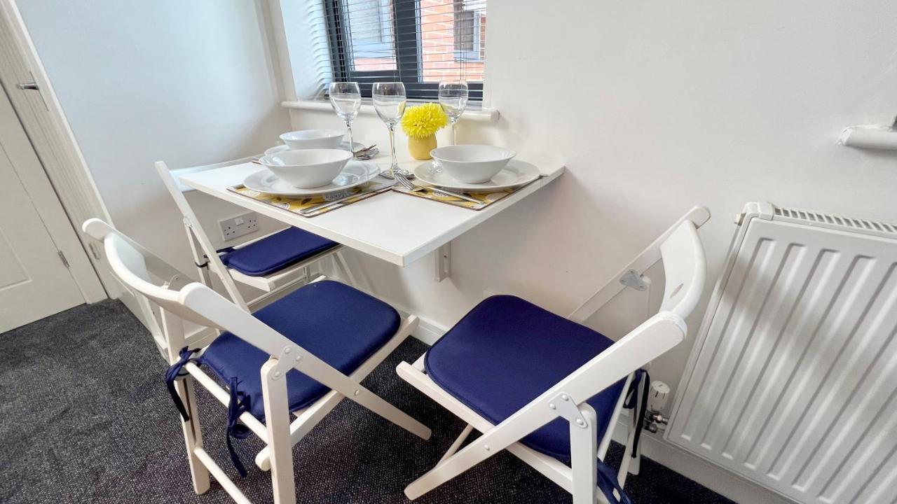 Cross Court, Stafford By Bell Apartments エクステリア 写真