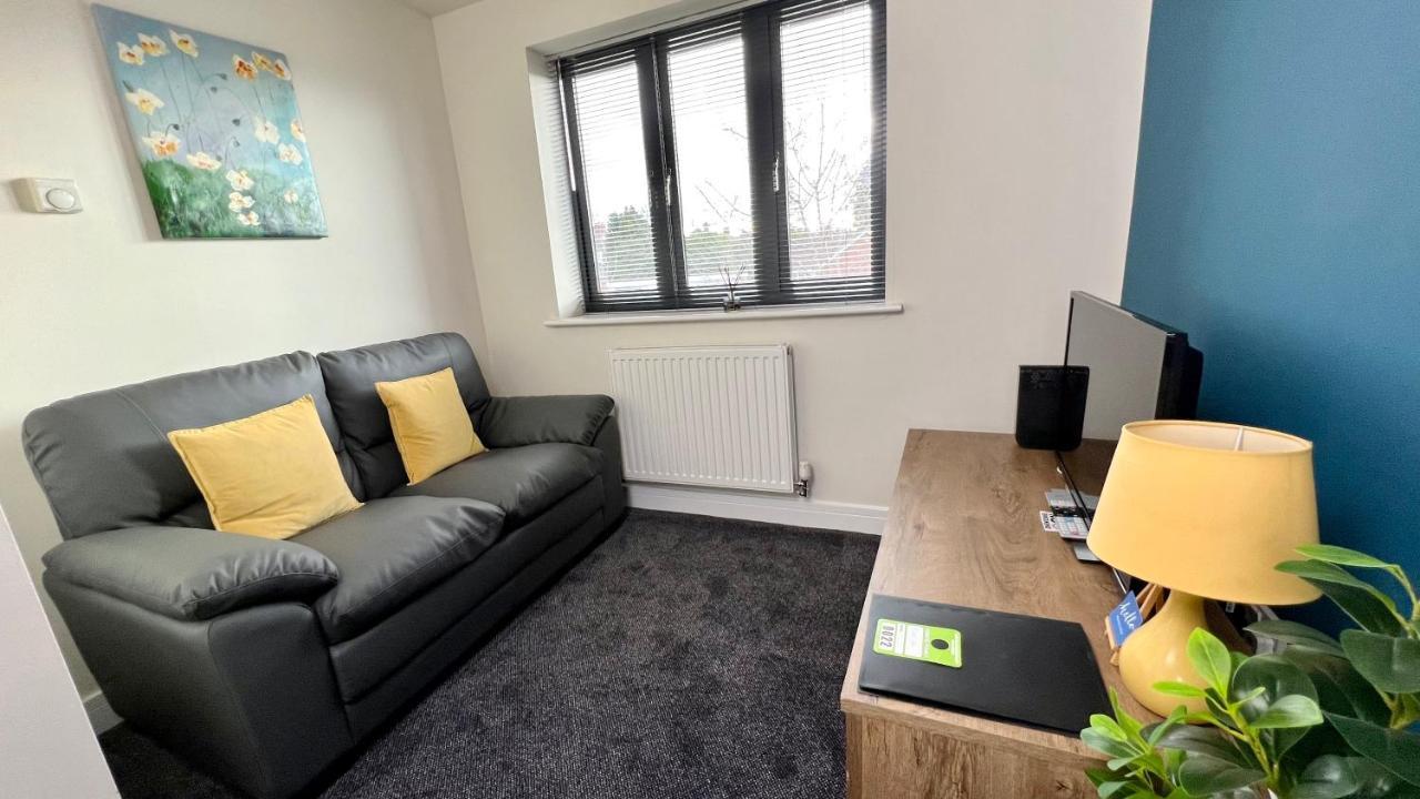 Cross Court, Stafford By Bell Apartments エクステリア 写真