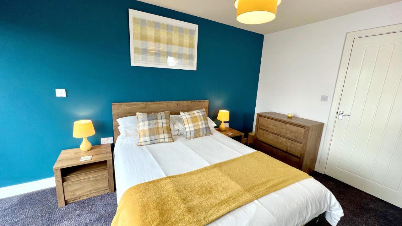 Cross Court, Stafford By Bell Apartments エクステリア 写真