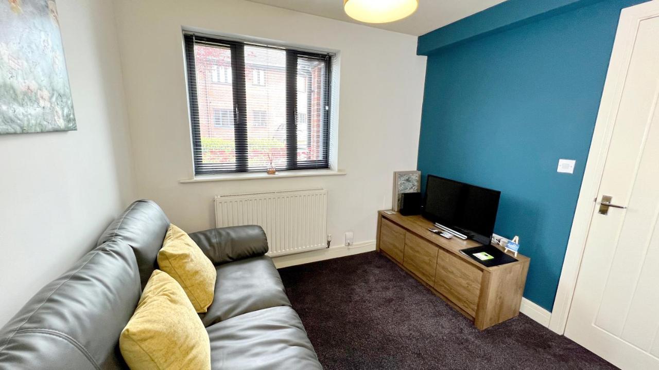 Cross Court, Stafford By Bell Apartments エクステリア 写真