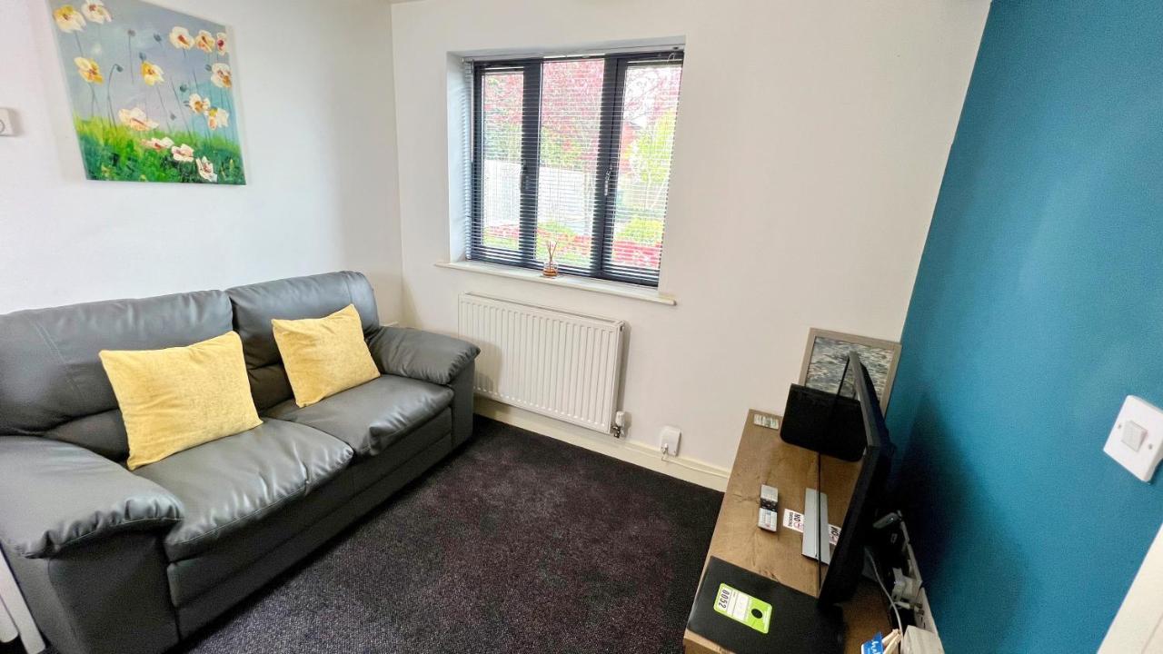 Cross Court, Stafford By Bell Apartments エクステリア 写真