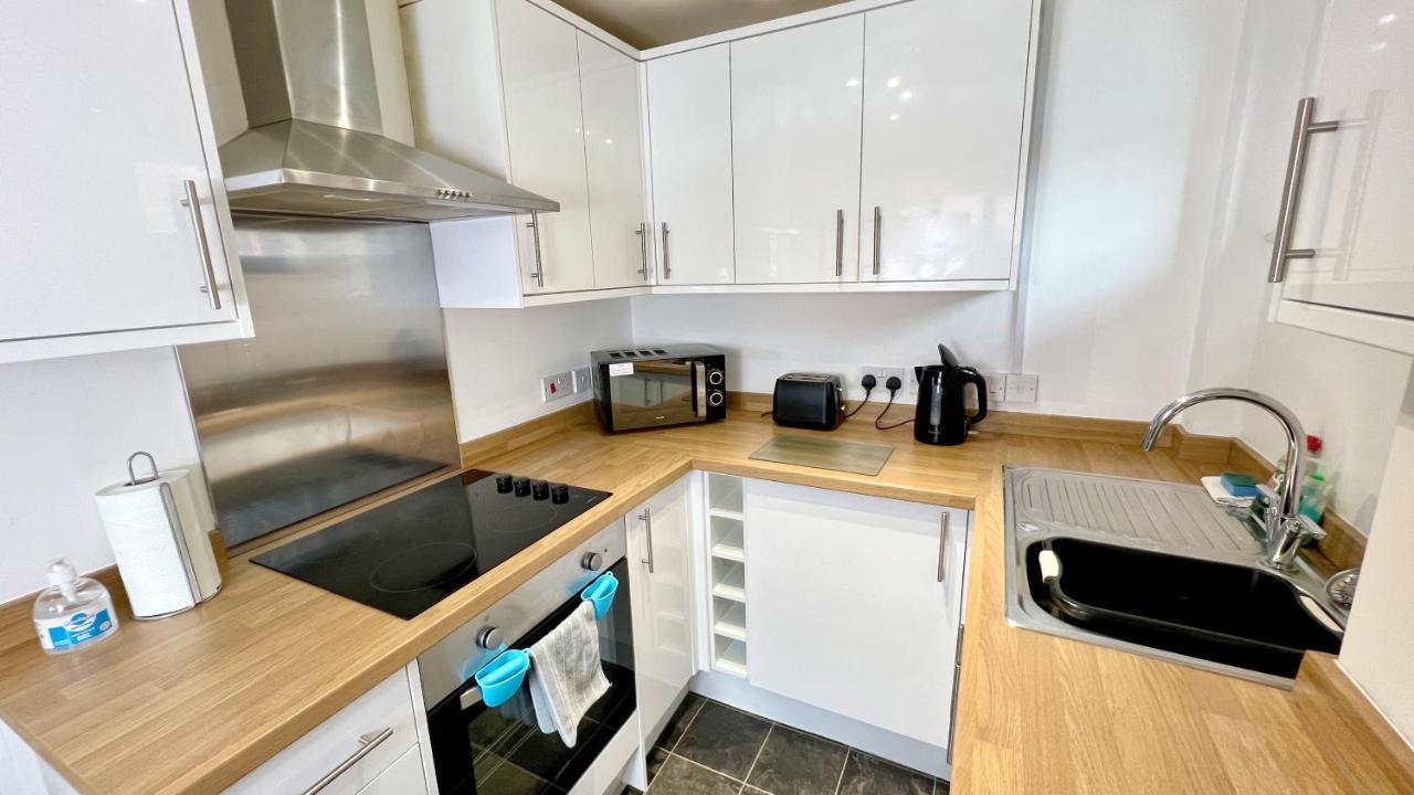 Cross Court, Stafford By Bell Apartments エクステリア 写真