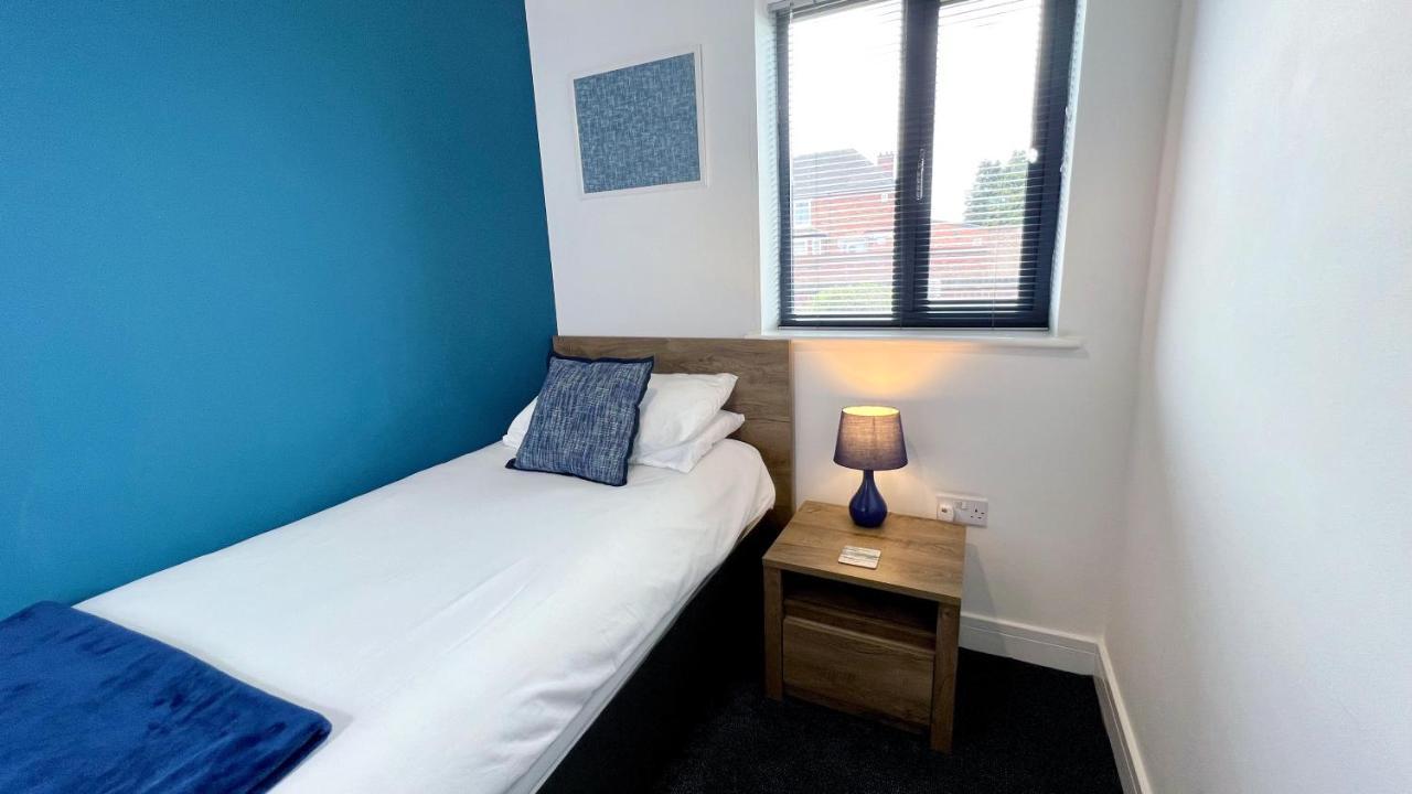 Cross Court, Stafford By Bell Apartments エクステリア 写真