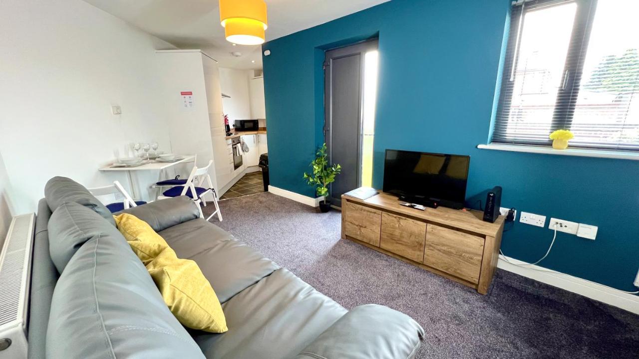 Cross Court, Stafford By Bell Apartments エクステリア 写真