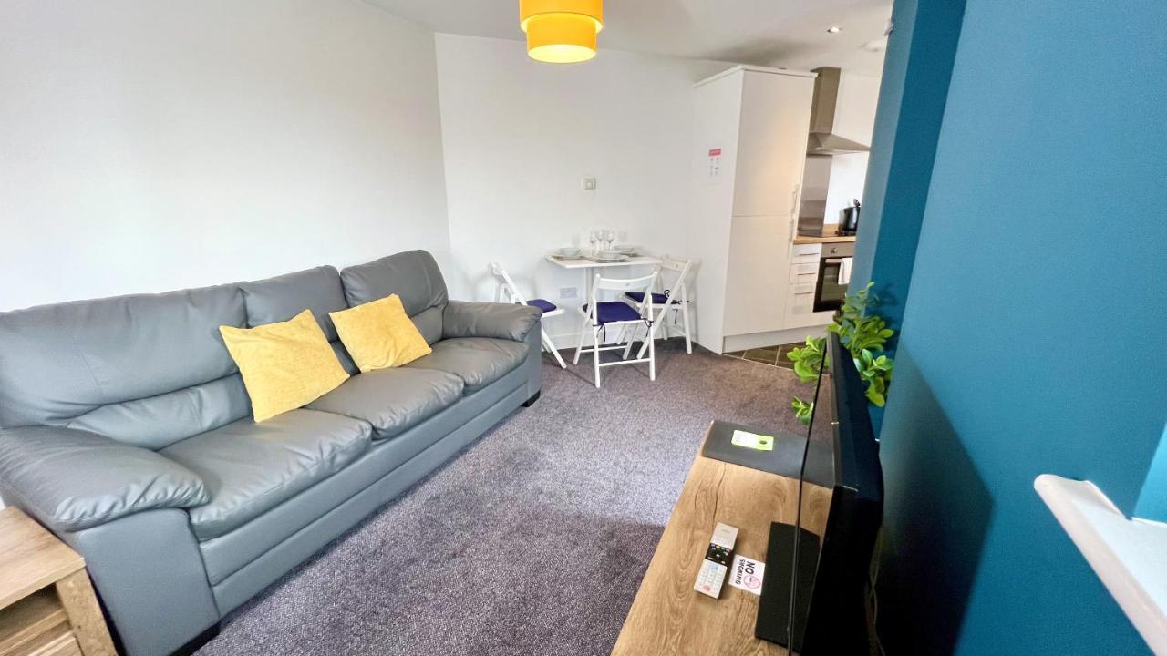 Cross Court, Stafford By Bell Apartments エクステリア 写真