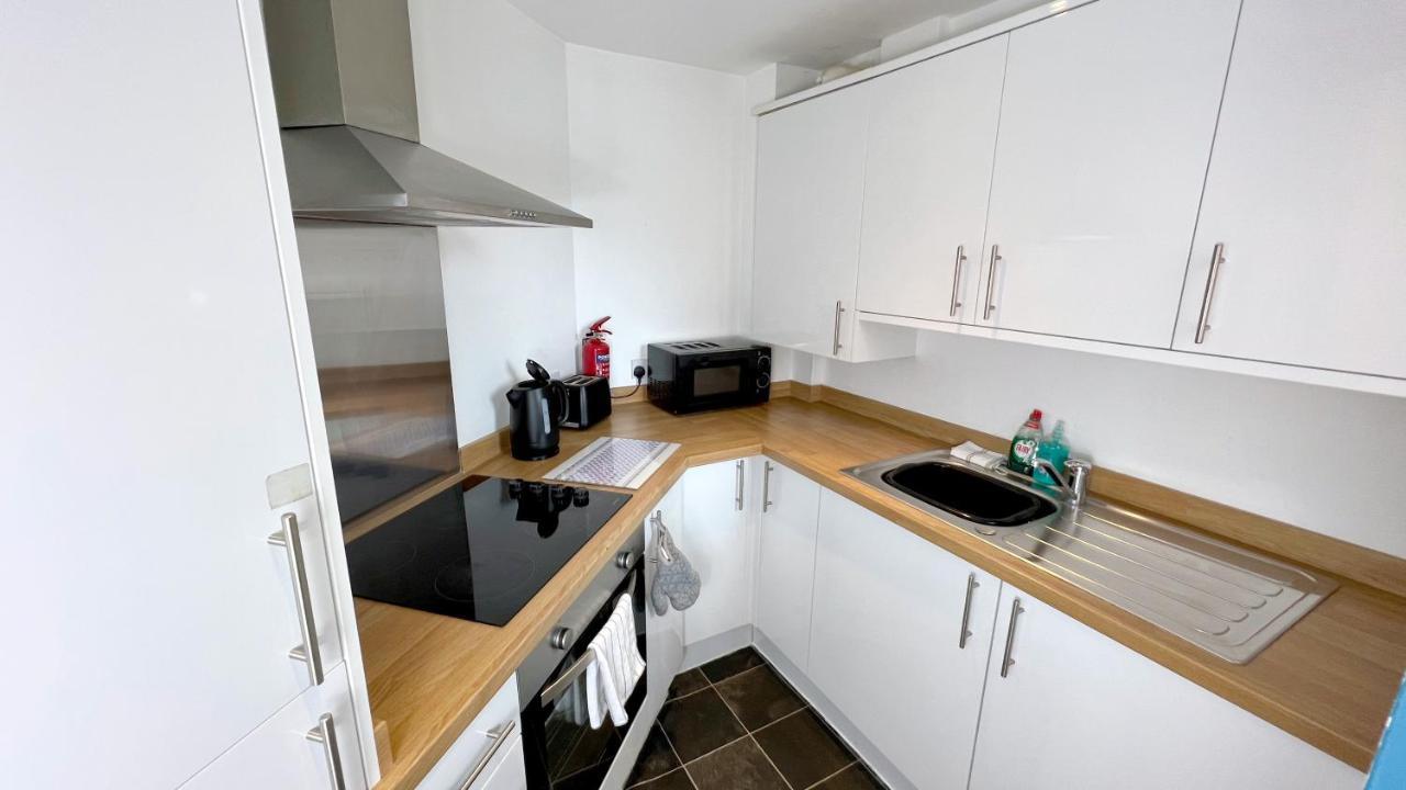 Cross Court, Stafford By Bell Apartments エクステリア 写真