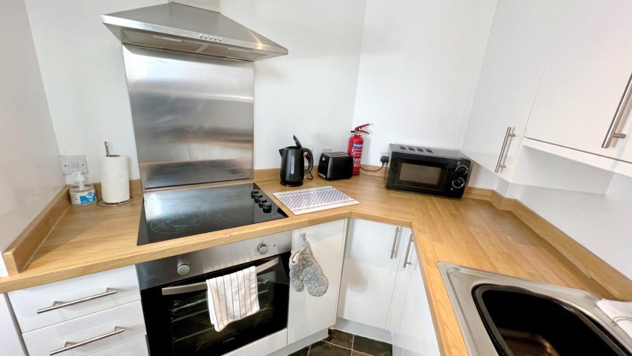 Cross Court, Stafford By Bell Apartments エクステリア 写真