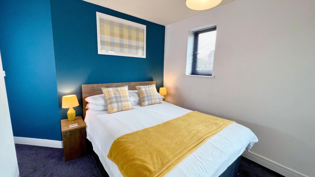 Cross Court, Stafford By Bell Apartments エクステリア 写真