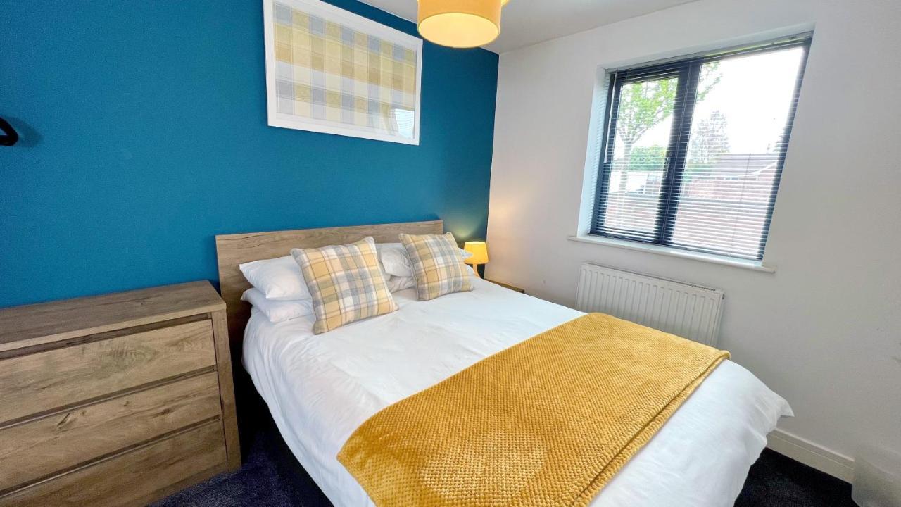 Cross Court, Stafford By Bell Apartments エクステリア 写真