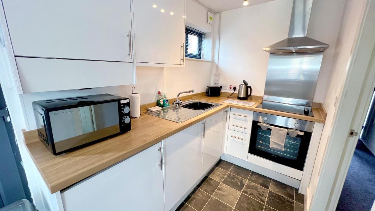 Cross Court, Stafford By Bell Apartments エクステリア 写真