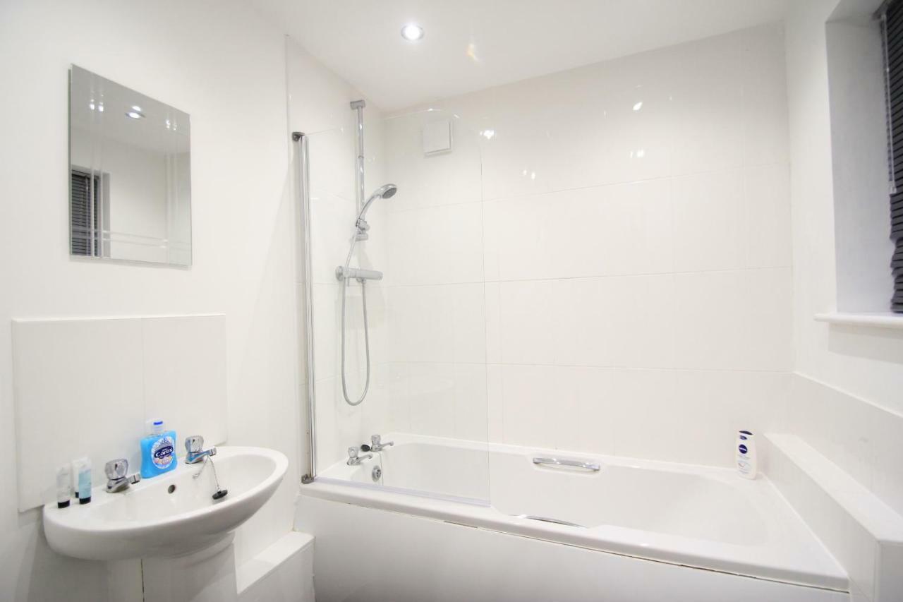 Cross Court, Stafford By Bell Apartments 部屋 写真